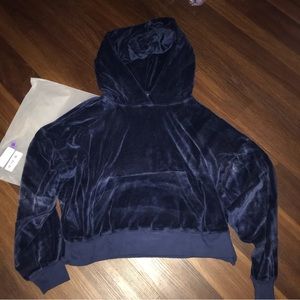 Boys Lie Peace of Reign Velour Cropped Hoodie Logo Sweatshirt Navy Med/Lg NEW